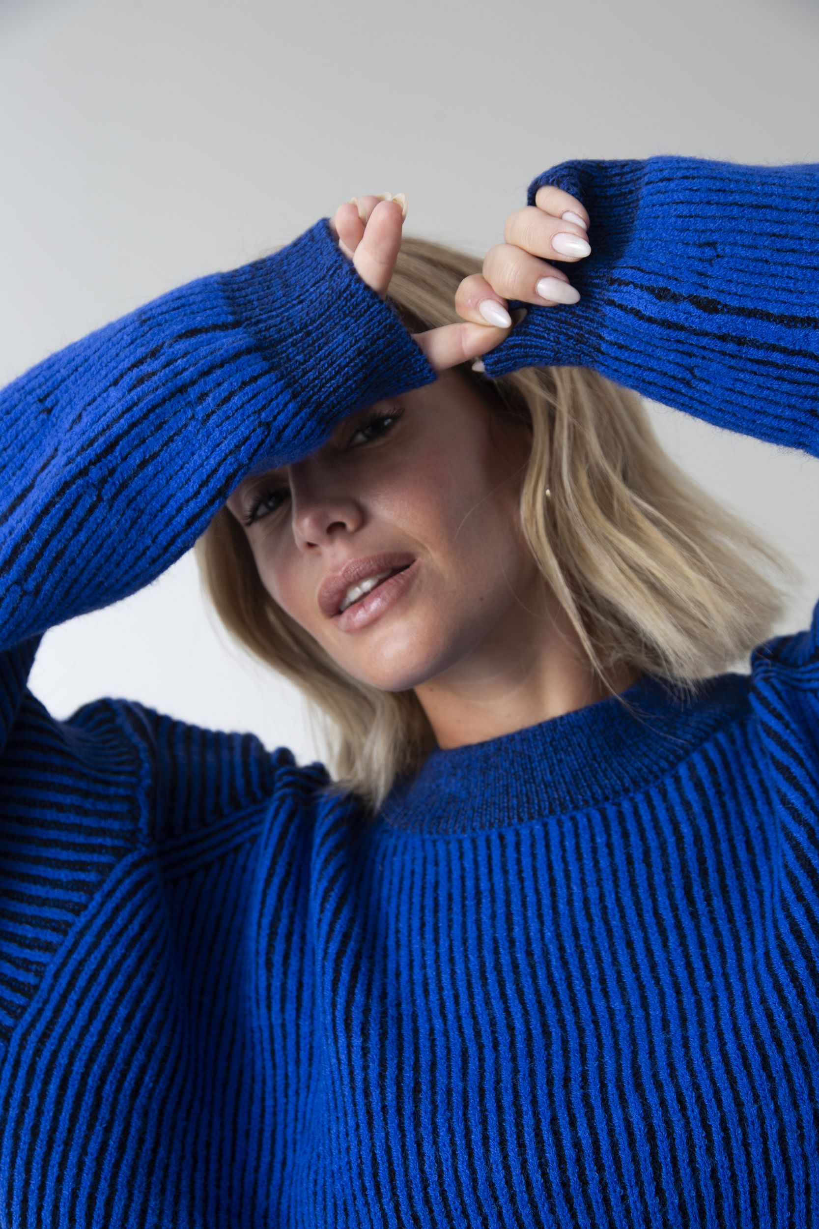 759-sweater-alma-blue-2.jpg