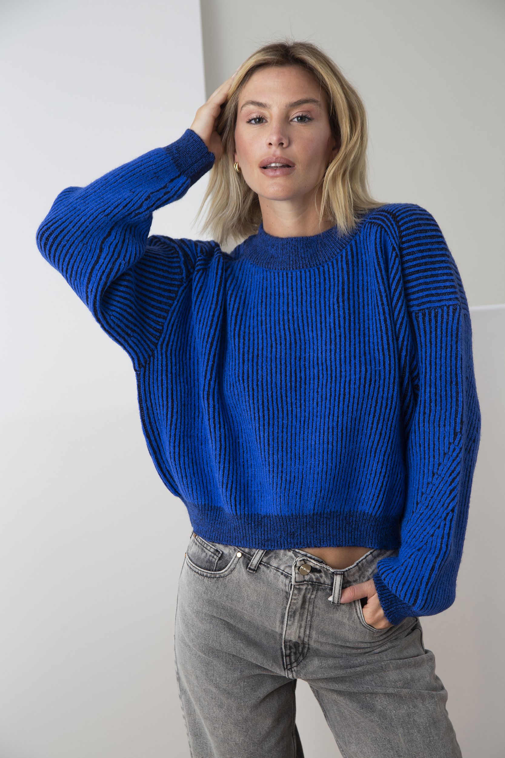 759-sweater-alma-blue-3.jpg