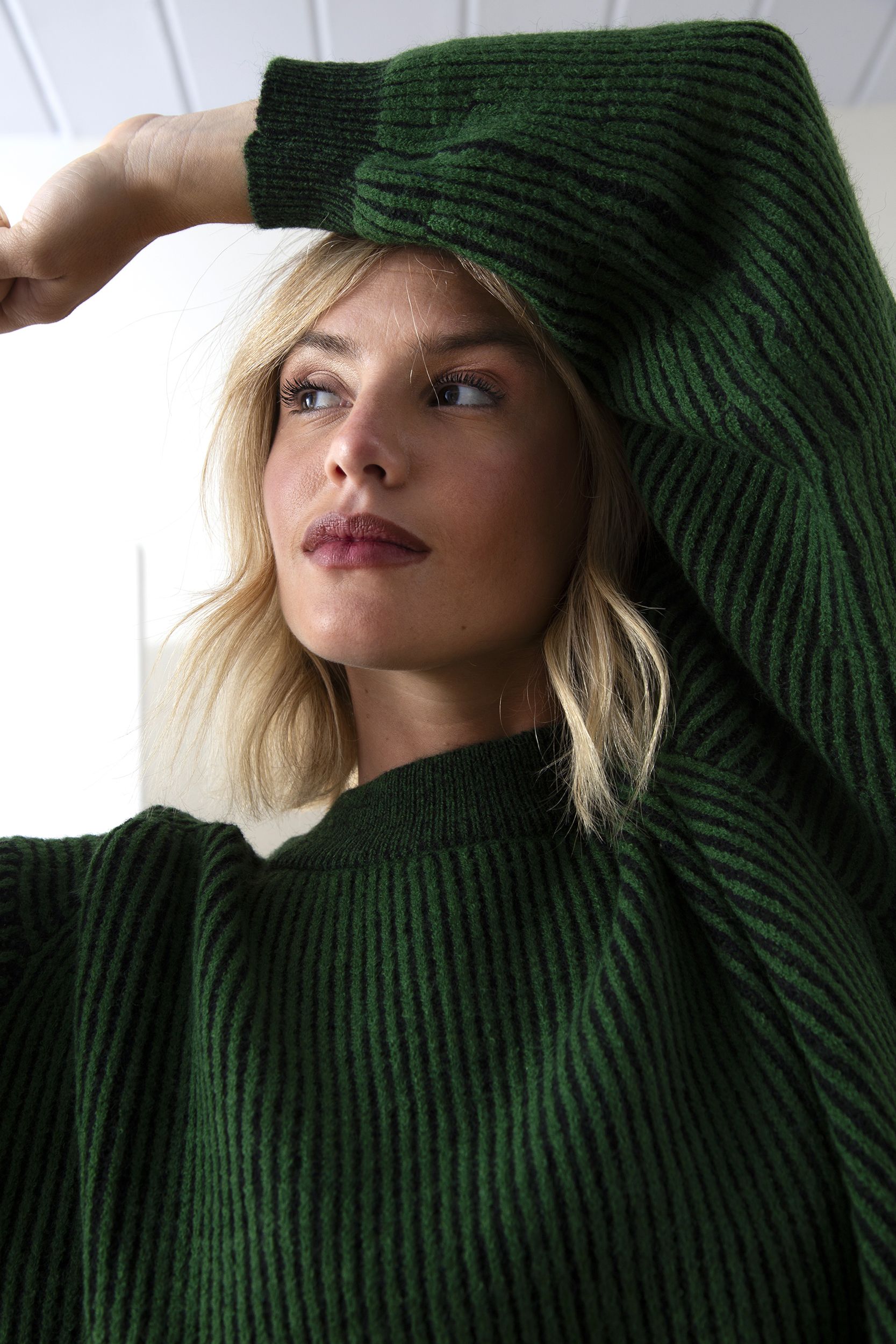 759-sweater-alma-green-2.jpg