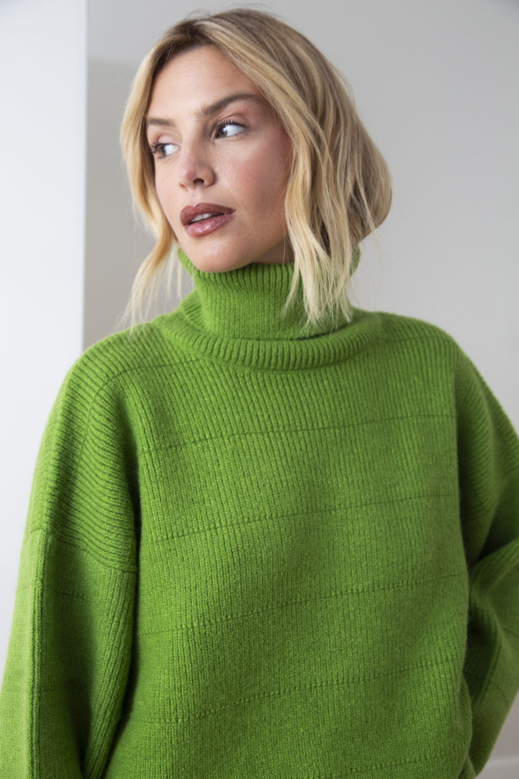 760-sweater-letizia-green-2.jpg