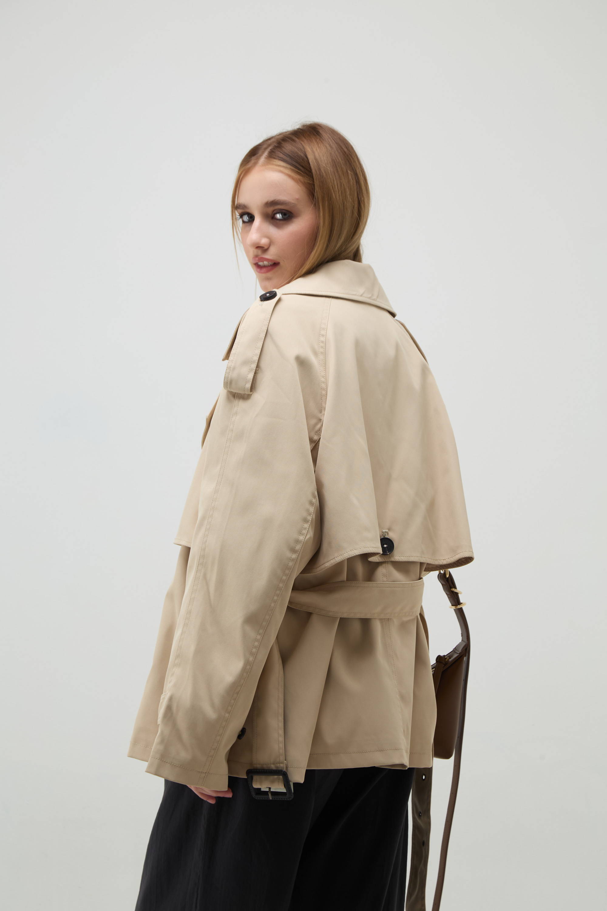 927-trench-corto-samanta-sand-3.jpg